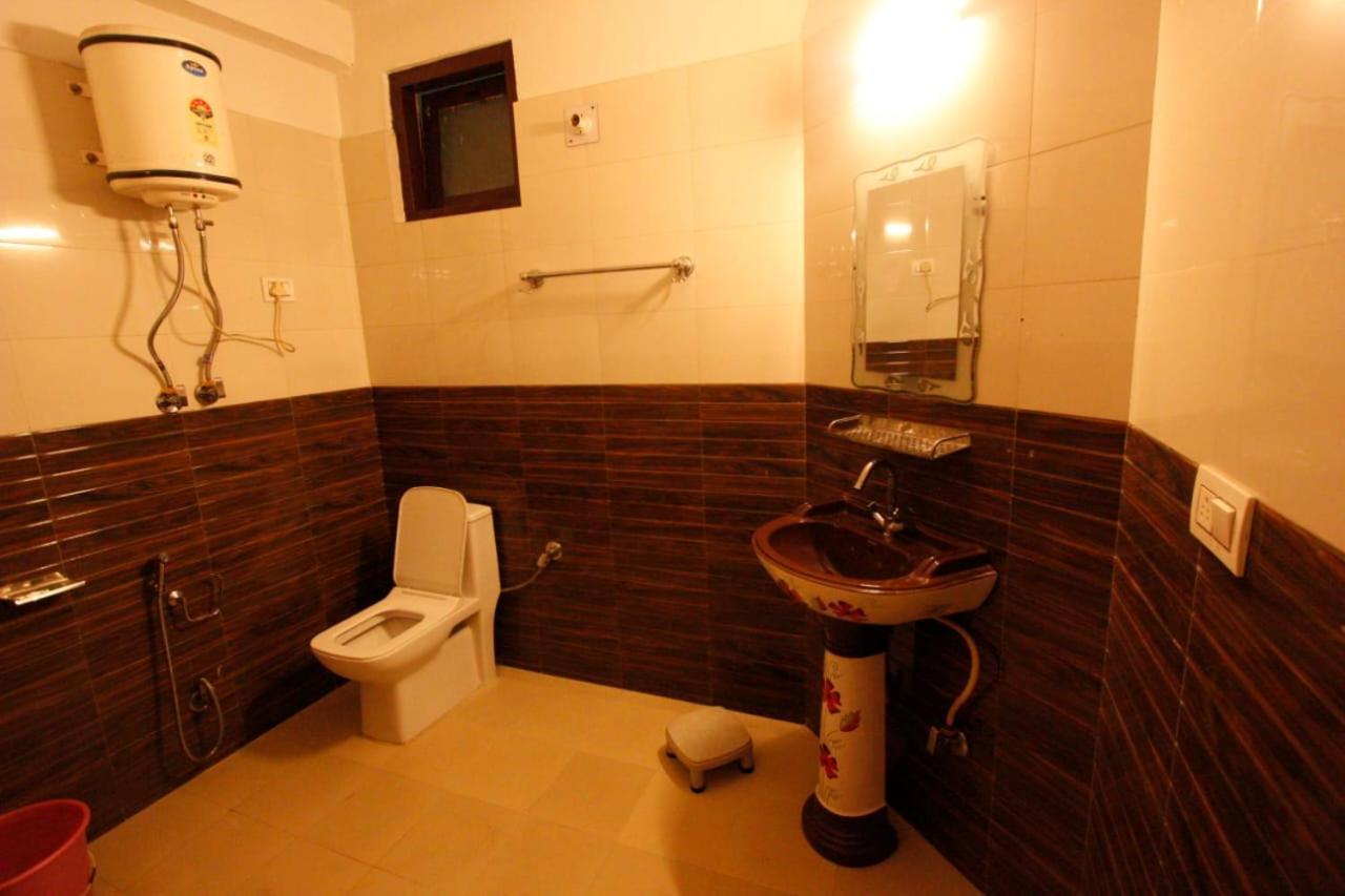 Tirthan Crest Homestay Banjar ภายนอก รูปภาพ