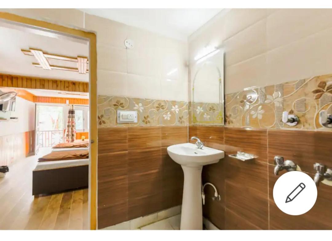 Tirthan Crest Homestay Banjar ภายนอก รูปภาพ
