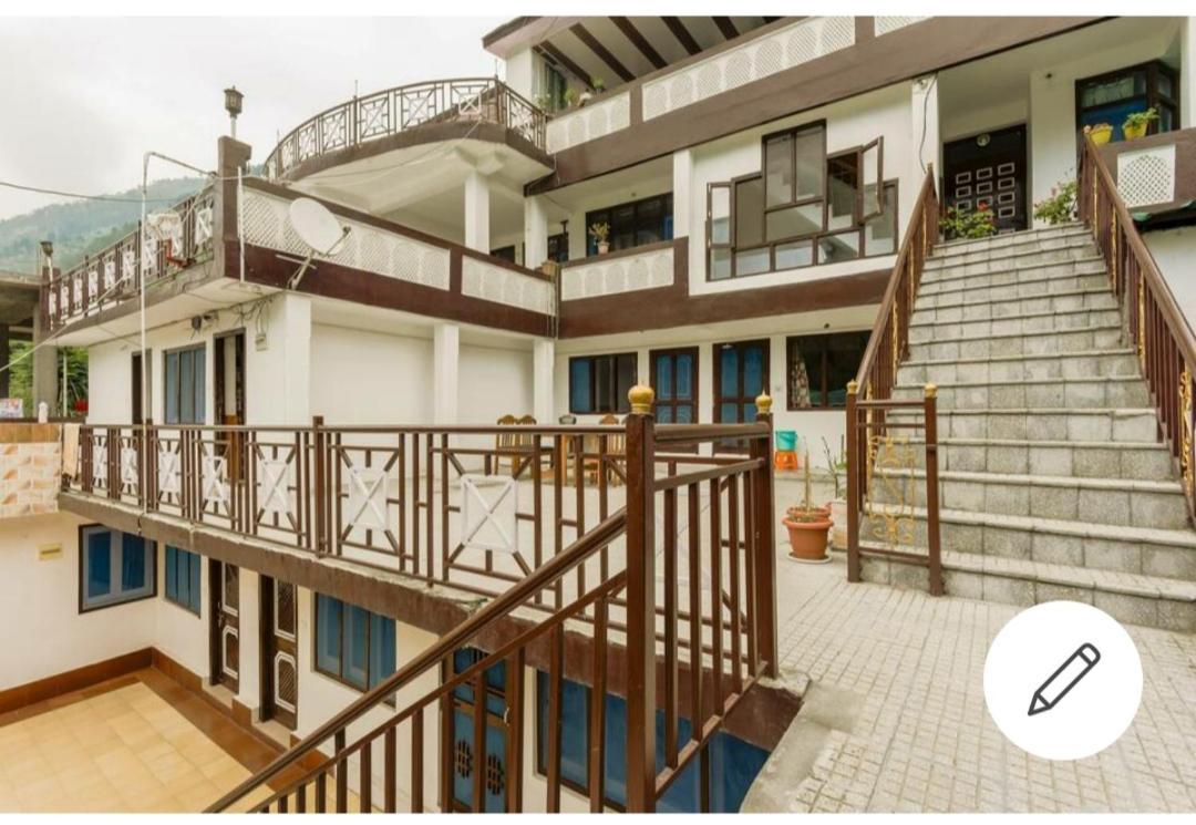 Tirthan Crest Homestay Banjar ภายนอก รูปภาพ