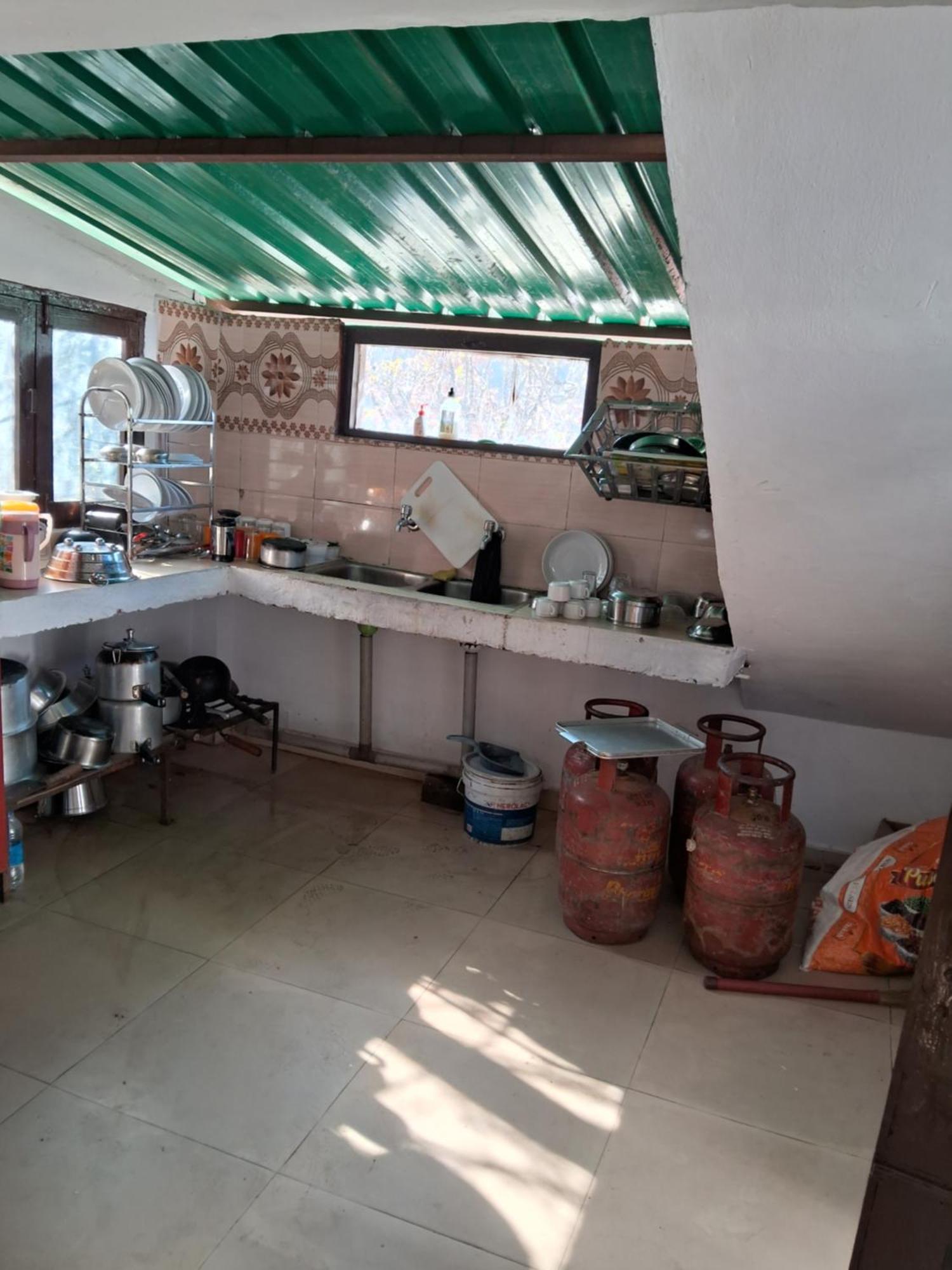 Tirthan Crest Homestay Banjar ภายนอก รูปภาพ