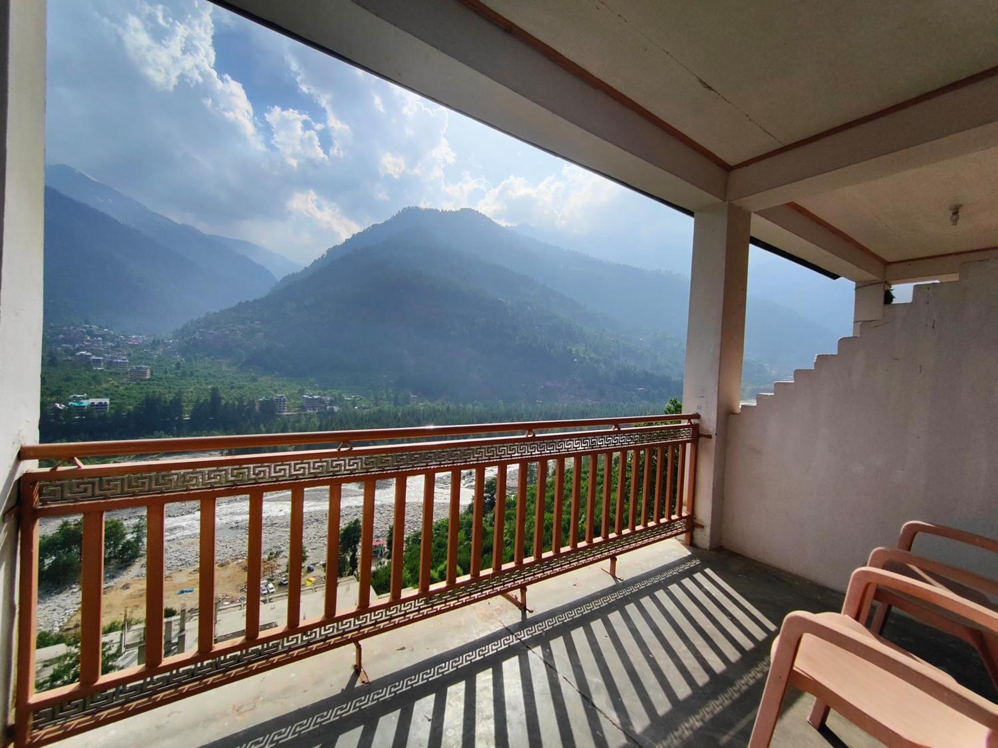 Tirthan Crest Homestay Banjar ภายนอก รูปภาพ